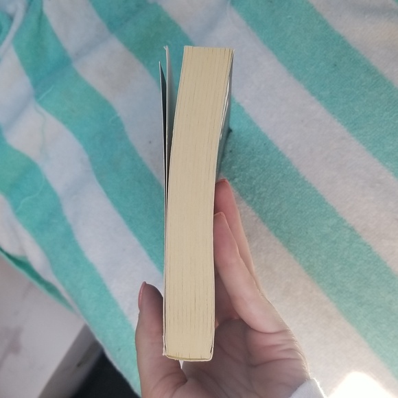 Dark Places by Gillian Flynn - Picture 3 of 6